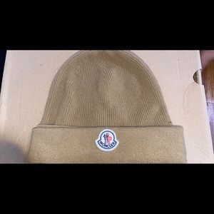 Moncler hat